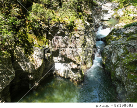 愛媛県砥部町　仙波渓谷の風景 93199692