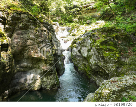 愛媛県砥部町　仙波渓谷の風景 93199720