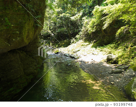 愛媛県砥部町　仙波渓谷の風景 93199748