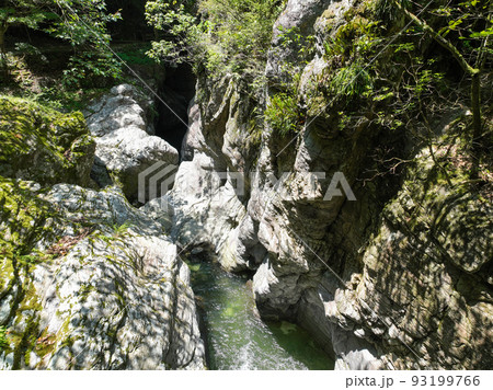 愛媛県砥部町　仙波渓谷の風景 93199766