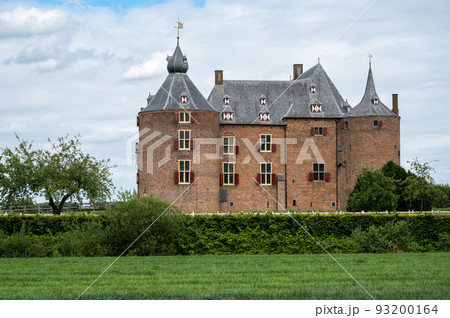 Zaltbommel, Gelderland, The Netherlands, View over the Ammersoyen castle and green surroundings Zaltbommel, Gelderland, The Netherlands, View over the Ammersoyen castle and green surroundings 93200164