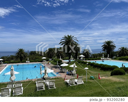 旅行に行きたくなるリゾートホテルのプール 93200280