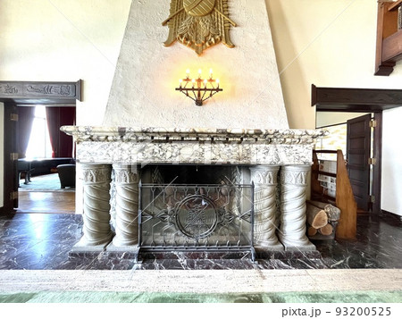 クラシックホテルにある暖炉 93200525