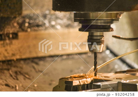 金属加工、金属のタッピング工程	 93204258