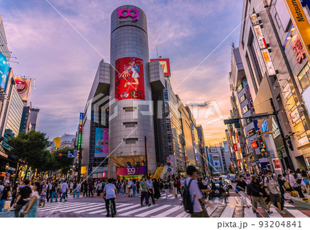 日本の東京都市景観 4週世界最多連続。都病床使用率59.9％…行動制限なし、渋谷109前＝8月16日 93204841