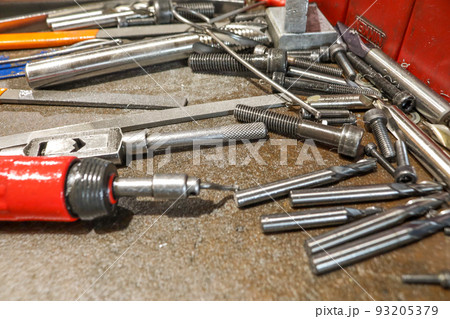 町工場の工具（エンドミル、ハイスエンドミル、超硬エンドミル）	 93205379