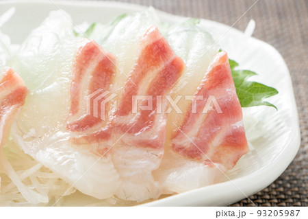 鯛(真鯛)の刺身。 鯛(真鯛)の刺身。 93205987