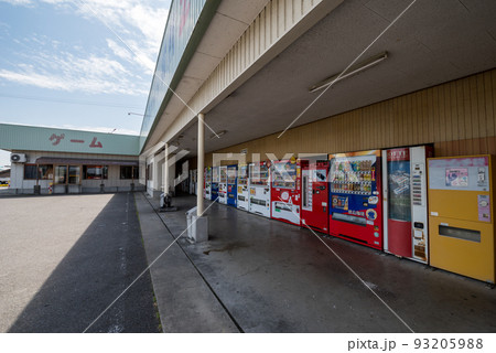 【コインスナック御所24】沢山の自動販売機が並ぶ風景 【コインスナック御所24】沢山の自動販売機が並ぶ風景 93205988