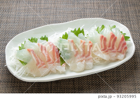 鯛(真鯛)の刺身。 鯛(真鯛)の刺身。 93205995