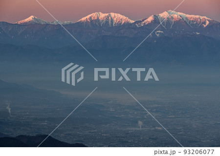 南大菩薩・大蔵高丸から見る朝焼けの荒川岳・赤石岳・聖岳 南大菩薩・大蔵高丸から見る朝焼けの荒川岳・赤石岳・聖岳 93206077