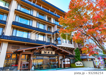秋の山梨県 河口湖の紅葉と温泉旅館 秋の山梨県 河口湖の紅葉と温泉旅館 93206254