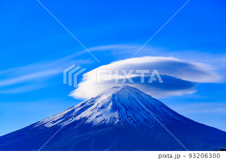 秋の山梨県 河口湖から見た富士山と笠雲 秋の山梨県 河口湖から見た富士山と笠雲 93206300