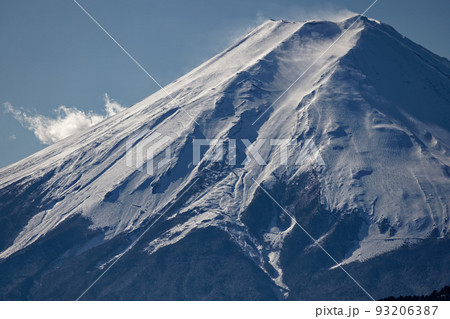 南大菩薩・滝子山から見る冬の富士山 93206387
