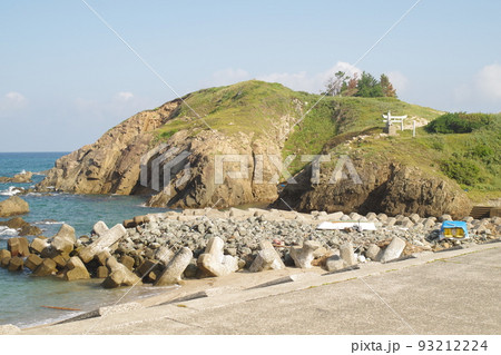 北緯35度最西端地点の海岸の景色 93212224