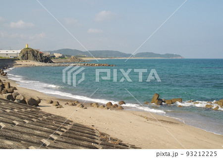 北緯35度最西端地点の海岸の景色 93212225