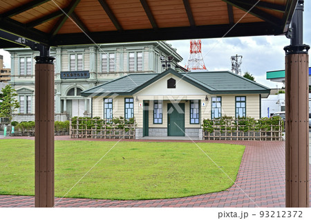 青森銀行記念館前の素敵なトイレ　青森県弘前市　 93212372