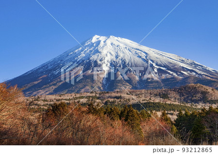 西臼塚から眺める冬の富士山　静岡県富士宮市にて 93212865