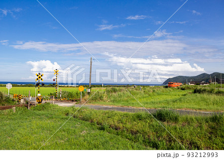 山陰本線本郷踏切と棚田の風景　山口県下関市豊浦町 93212993