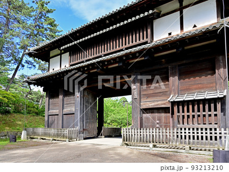史跡弘前城址　弘前城三の丸東門　青森県弘前市 93213210