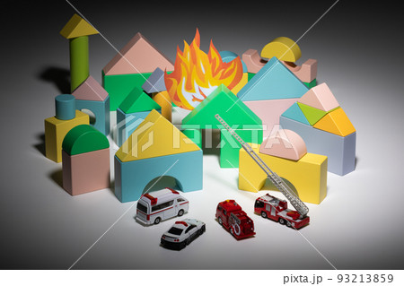 住宅密集地 消火困難 火事のイメージ 93213859