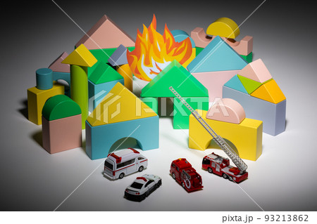 住宅密集地 消火困難 火事のイメージ 93213862