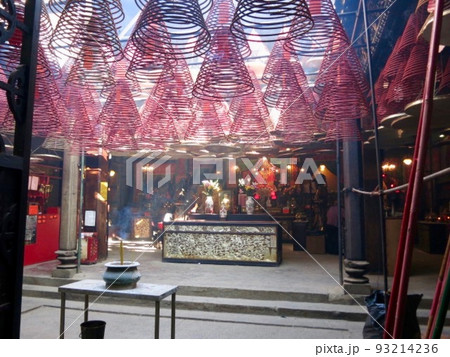 タイ　赤い渦巻き線香 93214236