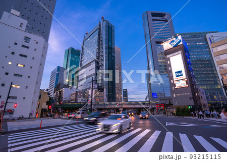 《東京都》夕暮れの東京都市風景・汐留 93215115