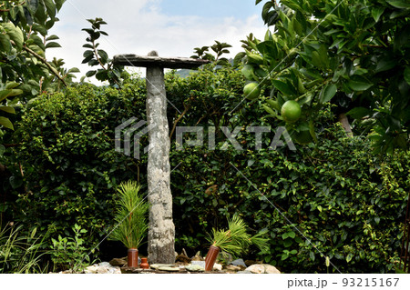 三谷坂の笠石　【和歌山県伊都郡かつらぎ町】 93215167