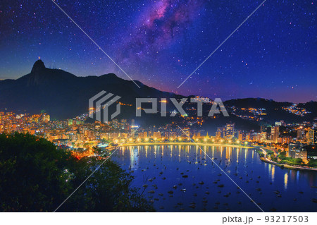 リオデジャネイロ湾の美しい夜景 リオデジャネイロ湾の美しい夜景 93217503
