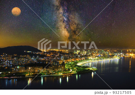 リオデジャネイロ湾の美しい夜景 リオデジャネイロ湾の美しい夜景 93217505