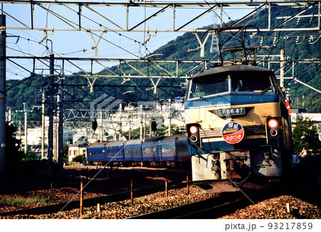 2005年 東海道本線を走るEF6647ブルートレイン彗星・あかつき 2005年 東海道本線を走るEF6647ブルートレイン彗星・あかつき 93217859