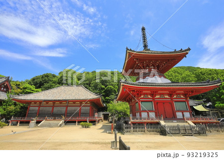 【広島県】晴天の浄土寺の多宝塔（尾道） 93219325
