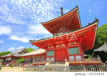 【広島県】晴天の浄土寺の多宝塔（尾道） 93219328