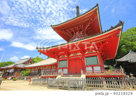 【広島県】晴天の浄土寺の多宝塔（尾道） 93219329