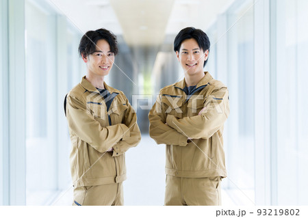 作業員の男性 93219802