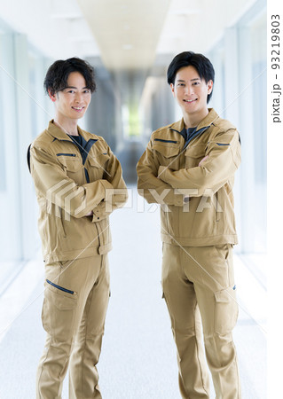 作業員の男性 93219803