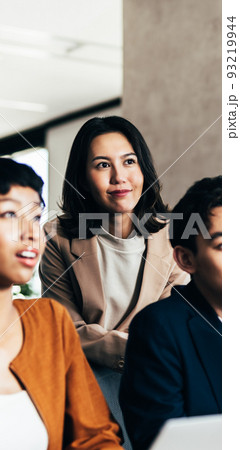 ビジネス　フリー素材 93219944