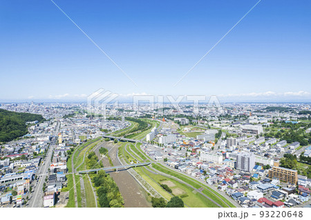 大雨後の札幌市南区を空撮（増水した豊平川） 93220648