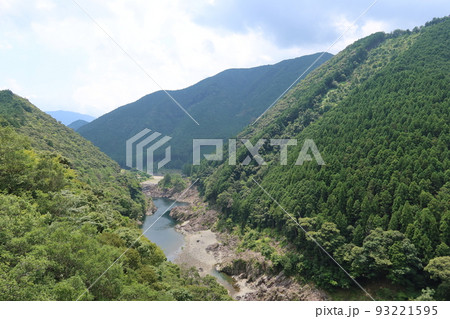 日本の自然と川景色:奈良県・三重県・和歌山県を流れる上瀞峡の熊野川 日本の自然と川景色:奈良県・三重県・和歌山県を流れる上瀞峡の熊野川 93221595