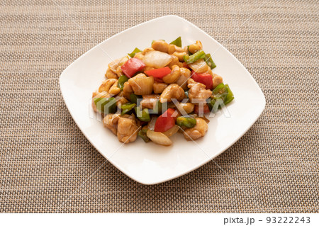 鶏肉とカシューナッツのオイスターソース炒め 鶏肉とカシューナッツのオイスターソース炒め 93222243