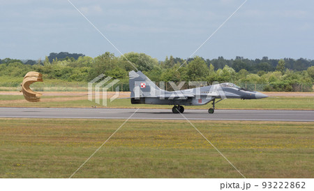ポーランド空軍MiG-29デモチーム着陸 ポーランド空軍MiG-29デモチーム着陸 93222862