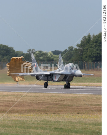 ポーランド空軍MiG-29デモチーム着陸 ポーランド空軍MiG-29デモチーム着陸 93222866