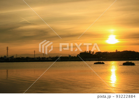 刻々と空色を変えていく伊佐沼の夕暮れ 刻々と空色を変えていく伊佐沼の夕暮れ 93222884