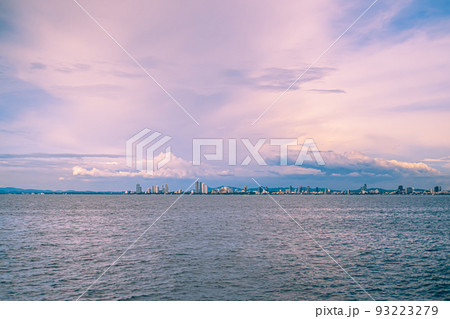 Beautiful of seascape and cityscape at Pattaya, Chonburi, Thailand. 93223279