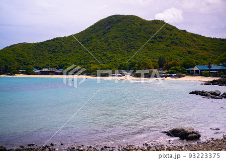 Thian Beach at Larn island (Koh Larn). Beautiful of sea at Chonburi, Thailand. Thian Beach at Larn island (Koh Larn). Beautiful of sea at Chonburi, Thailand. 93223375