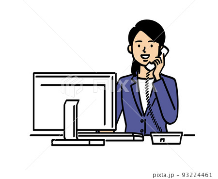 パソコンの前で電話応対するスーツ女性 93224461