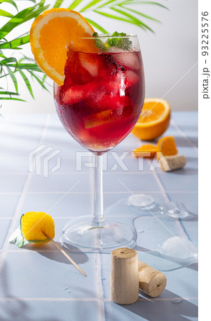 Traditional Spanish summer refreshing drink, cocktail, Tinto de verano. 93225576