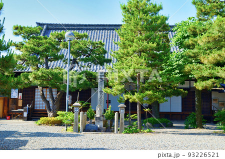 京都 六道珍皇寺本堂と三界萬霊供養塔 京都 六道珍皇寺本堂と三界萬霊供養塔 93226521