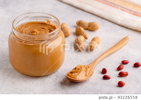 Peanut paste in an jar 93226558