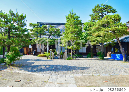 京都 六道珍皇寺本堂と三界萬霊供養塔 京都 六道珍皇寺本堂と三界萬霊供養塔 93226869